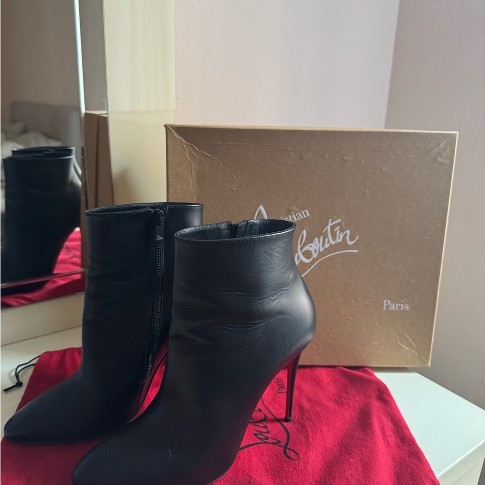 CHRISTIAN LOUBOUTIN
So Kate 100 leather ankle boots